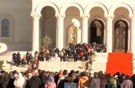 Peste 170.000 de pelerini s-au închinat și au trecut prin Sfântul Altar la Catedrala Naţională