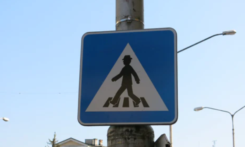 Slovacia introduce limită de viteză pentru pietoni. Glume pe rețele de socializare: “Vom fi amendați dacă alergăm după autobuz?”