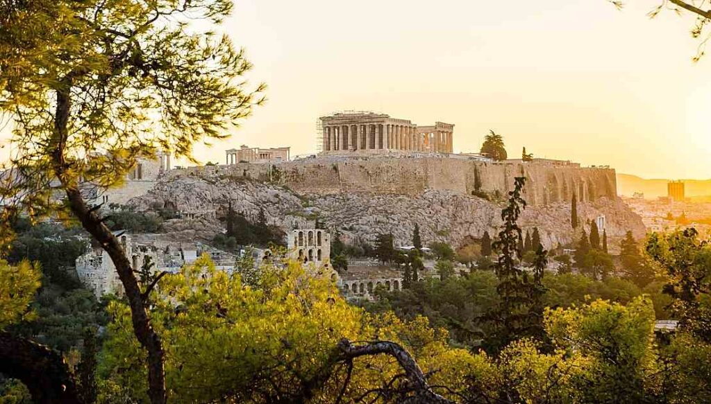 Capitala Greciei, ameninţată de supraturism. Primar: Atena nu poate funcționa ca un hotel gigantic. Noi restricţii şi reguli