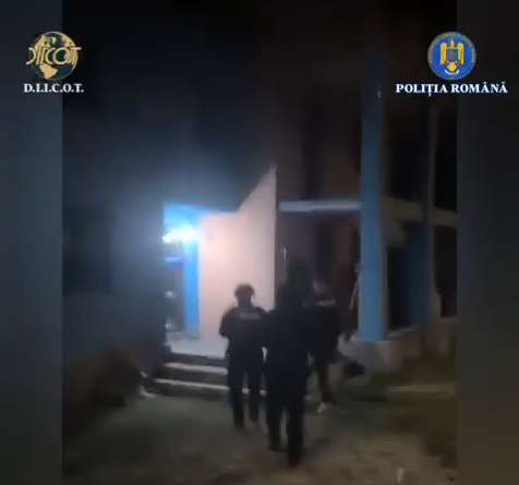 Gorj: Bebeluş de trei săptămâni, „vândut” cu 7.000 de euro. Trei persoane, cercetate pentru trafic de minori