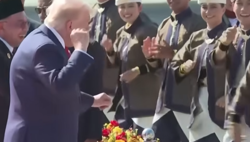 Donald Trump a dansat la sosirea în Kuala Lumpur, înaintea semnării acordului de pace dintre Cambodgia și Thailanda