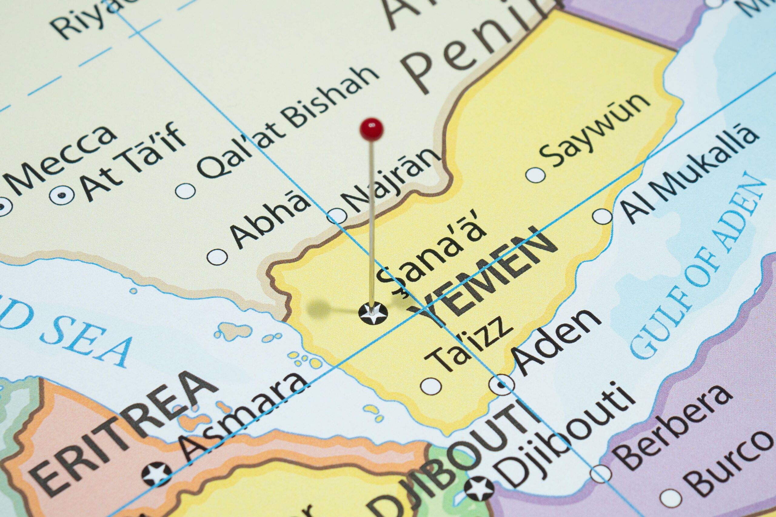 Liderul militar al rebelilor houthi a fost ucis în Yemen, într-un atac israelian. Gruparea amenință cu represalii