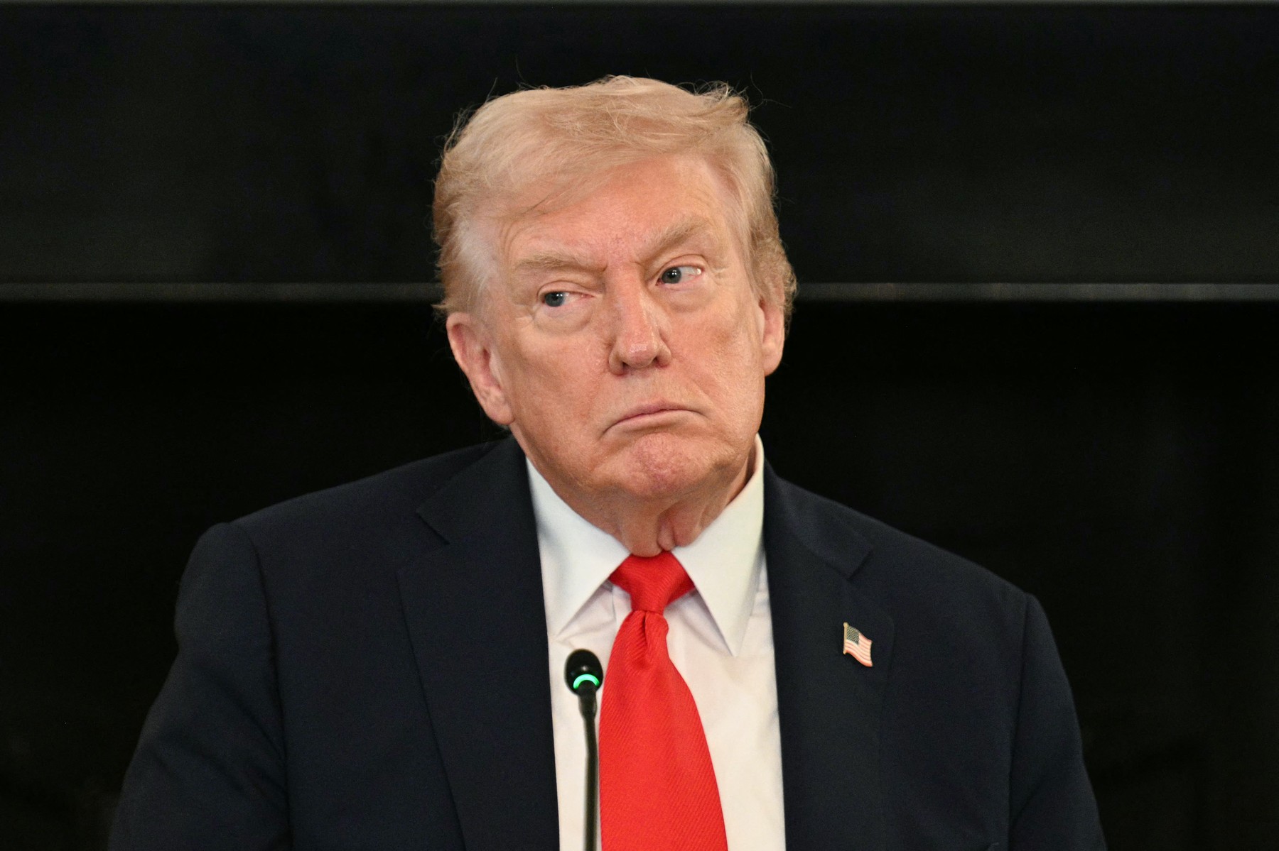 Donald Trump critică coperta revistei Time: „De ce fără păr și cu o coroană extrem de mică?”