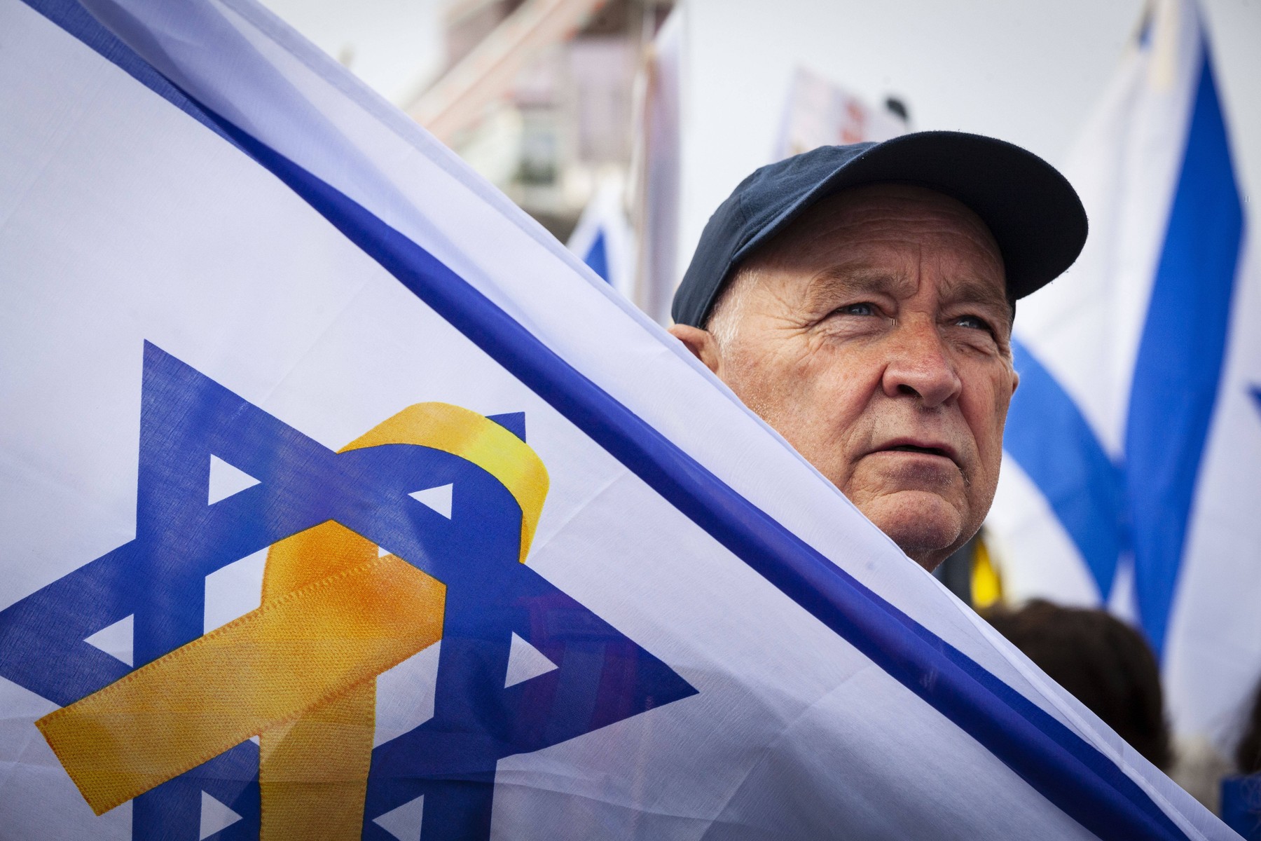 Durere și frustrare în Israel: familiile ostaticilor decedați așteaptă returnarea trupurilor, în timp ce țara sărbătorește întoarcerea celor vii