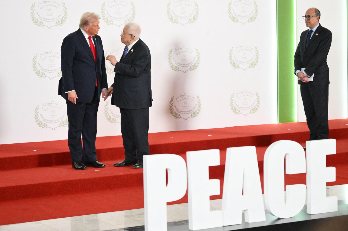 Trump salută „sfârșitul războiului din Gaza” și își îndreaptă atenția spre pacea cu Iranul. Întâlnire cordială cu Mahmoud Abbas, după ce îi interzisese prezența la Adunarea Generală a ONU