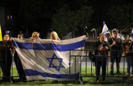 Durere și frustrare în Israel: familiile ostaticilor decedați așteaptă returnarea trupurilor, în timp ce țara sărbătorește întoarcerea celor vii