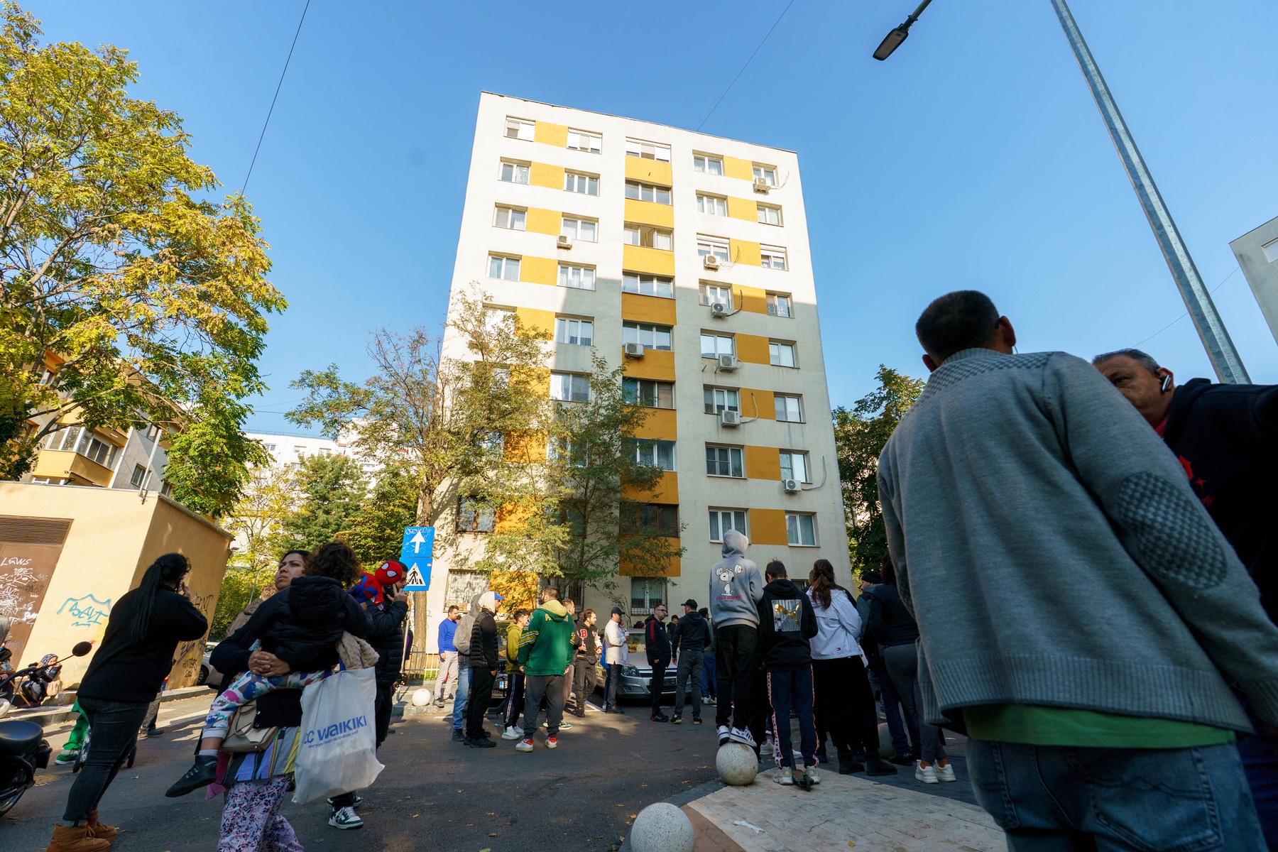 Cursurile cu prezenţă fizică au fost reluate la Liceul Teoretic ”Dimitrie Bolintineanu”, după ce unele clase au fost avariate în urma exploziei din Rahova