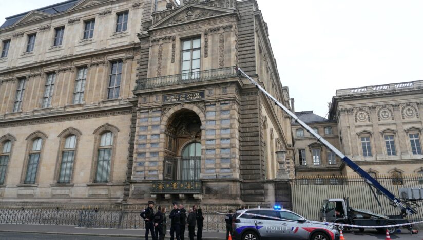 Încă două persoane au fost puse sub acuzare în cazul jafului de la Luvru. Ele neagă orice implicare