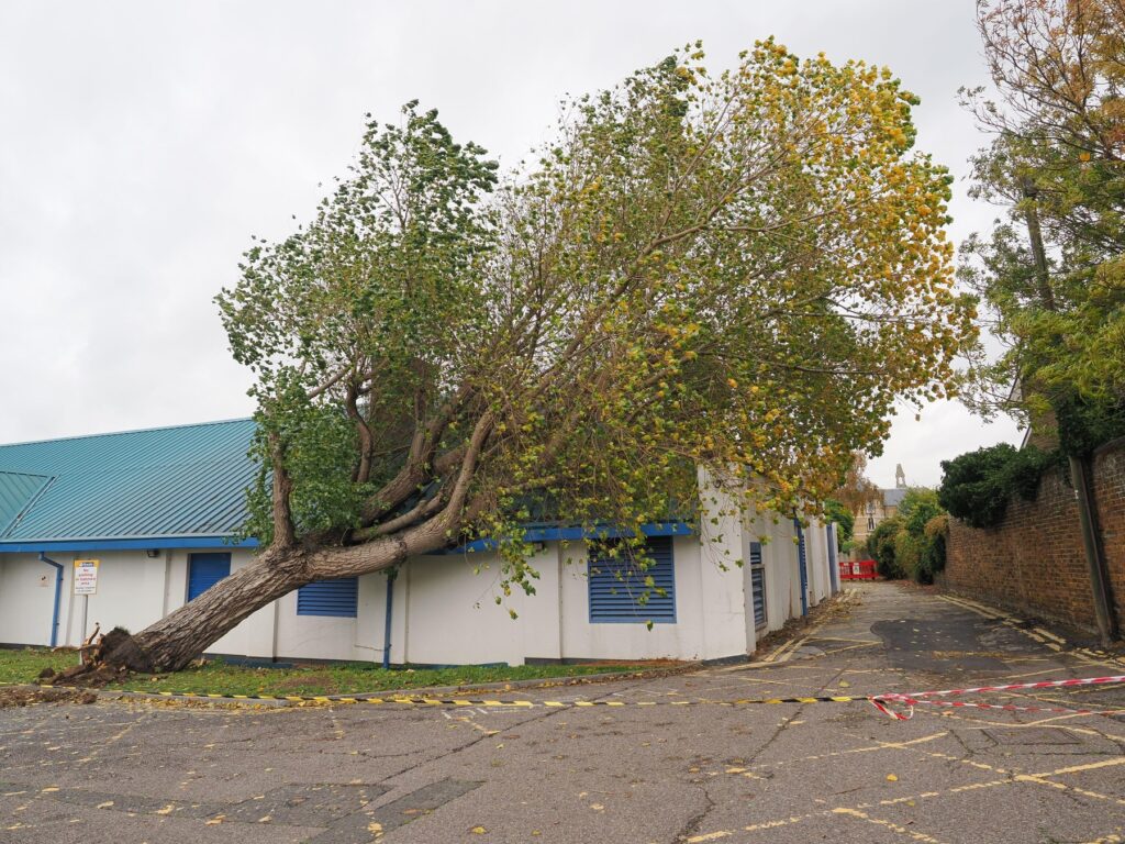 Ciclonul Benjamin face ravagii în Europa. Frontul rece va aduce temperaturi scăzute şi ploi abundente şi în România