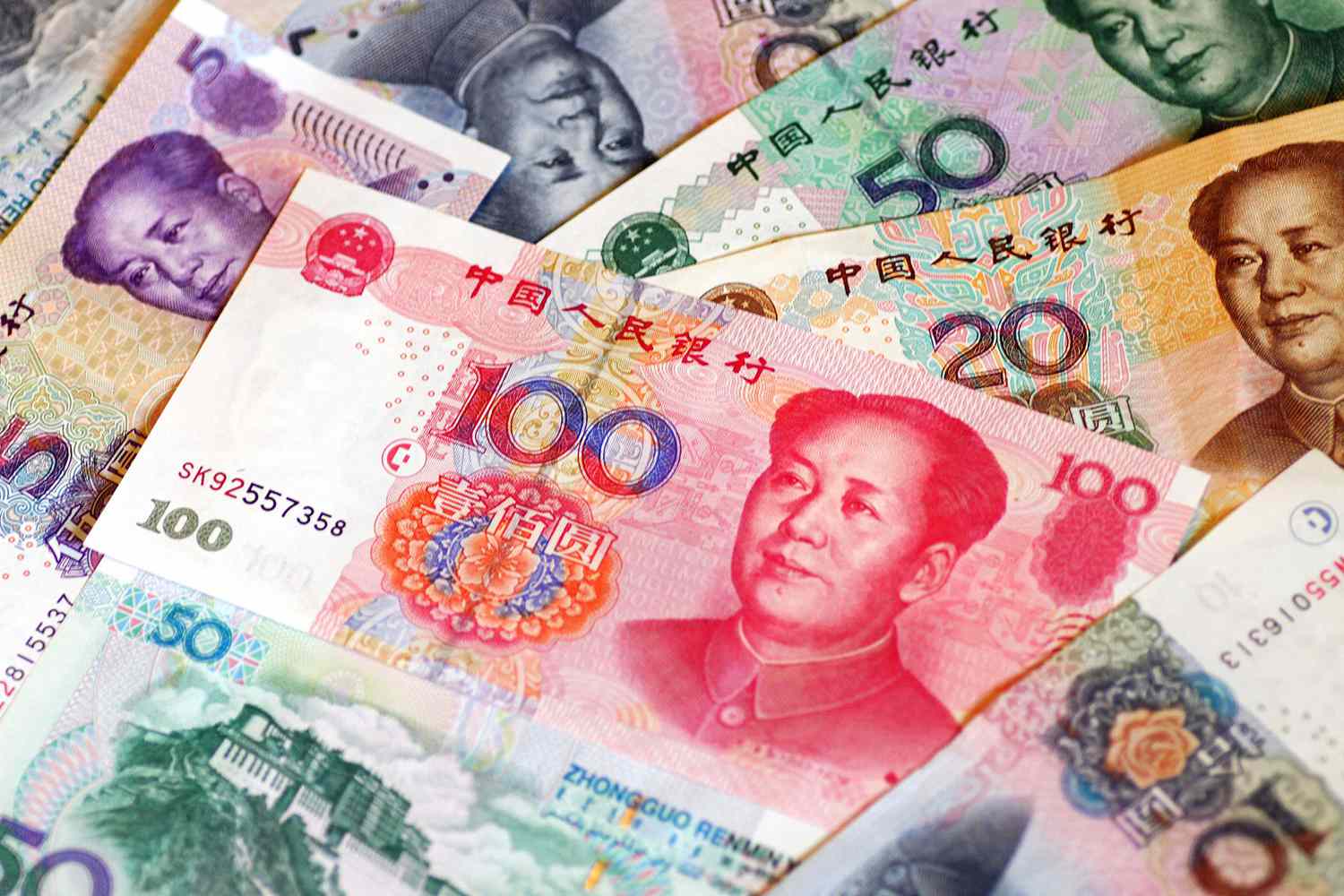 China: Autorităţile vor să promoveze yuanul pe plan global