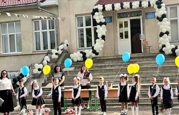 Școală românească din Ucraina / Facebook, Zorile Bucovinei