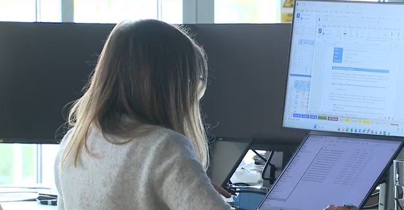 Prime de peste 1.000 lei pentru primul loc de muncă. Cum văd analiștii proiectul Ministerului Muncii