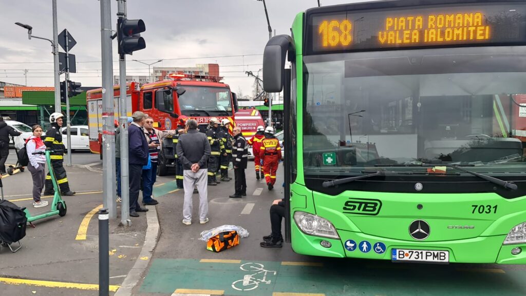 Accident între un autobuz și un tramvai în Drumul Taberei. Opt persoane au fost rănite