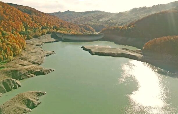 Acumularea Paltinu / captura video Youtube, This is my Romania