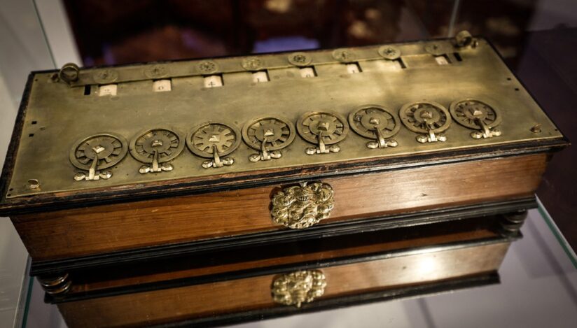 Îngrijorări în rândul unor personalităţi din lumea ştiinţei şi a culturii din Franţa privind vânzarea unei maşini de calcul inventate de Blaise Pascal