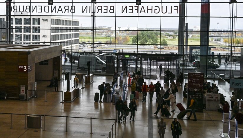 Prezenţa unei drone neidentificate a dus la suspendarea temporară a traficului aerian pe Aeroportul din Berlin