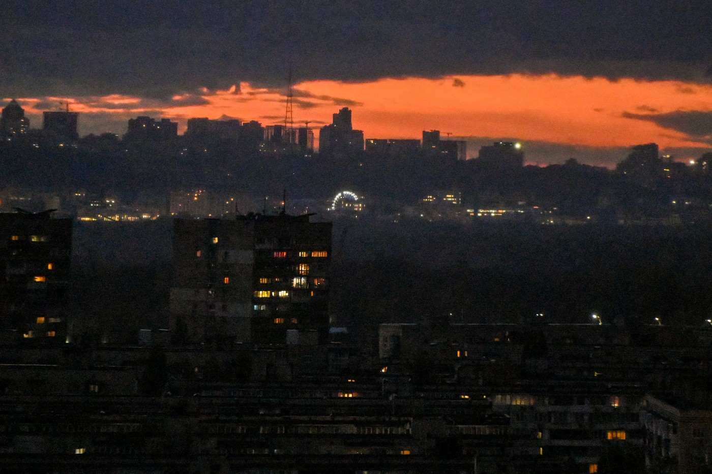 Ucraina se confruntă cu pene de curent masive după ce capacitatea de producție a scăzut la zero în urma atacurilor rusești