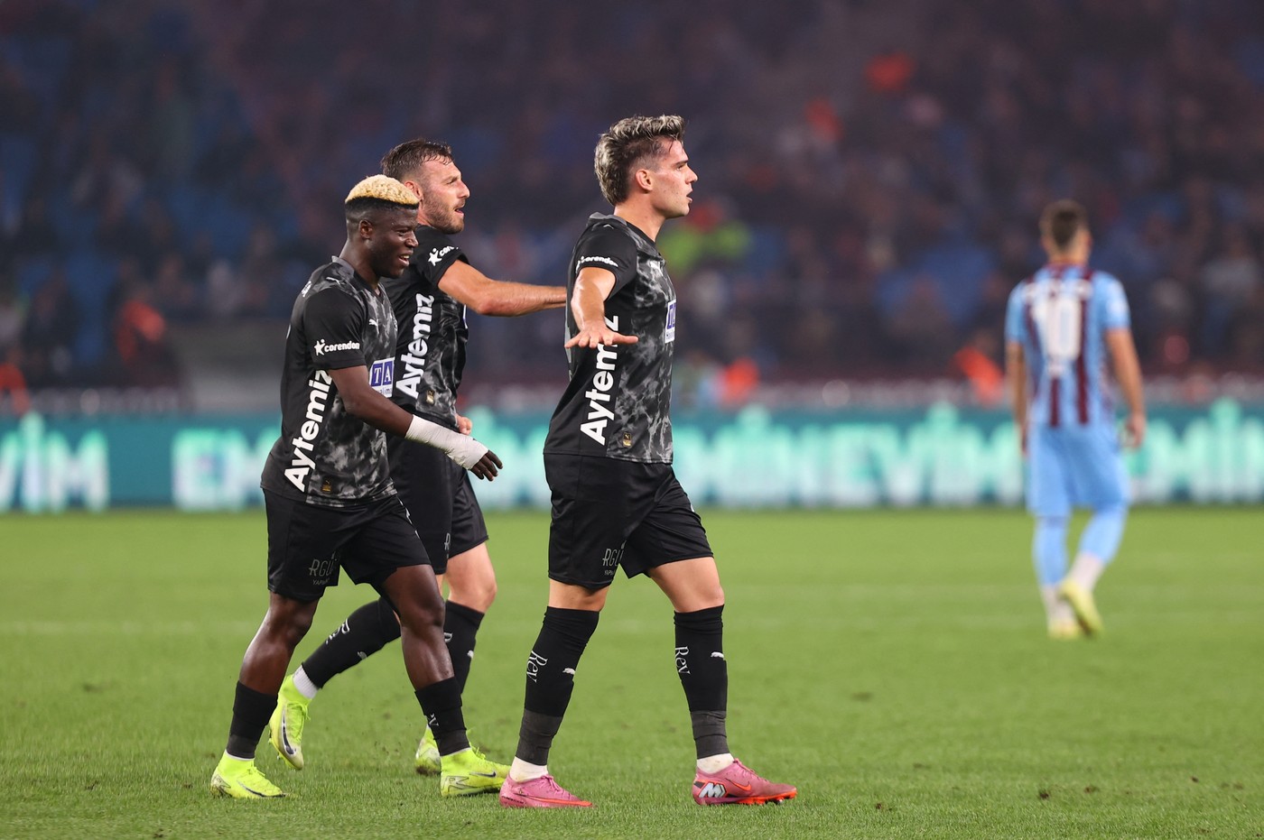 VIDEO. Ianis Hagi, gol de senzaţie de la 25 de metri în campionatul Turciei
