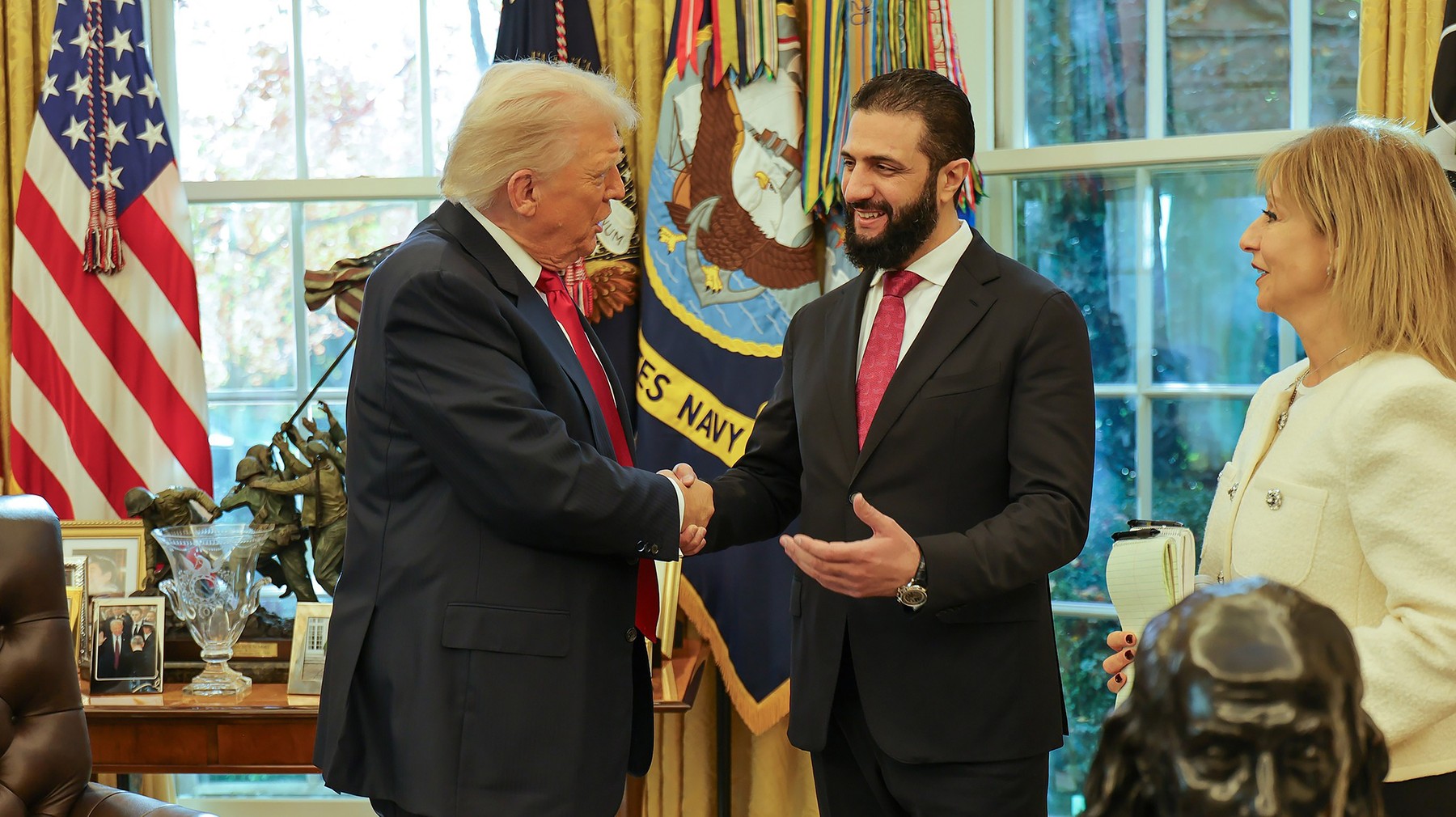 De la jihadist căutat de SUA, la interlocutor al lui Trump. Pentru prima dată în istorie, un președinte sirian a fost primit de un lider american. Siria se alătură coaliției anti-ISIS