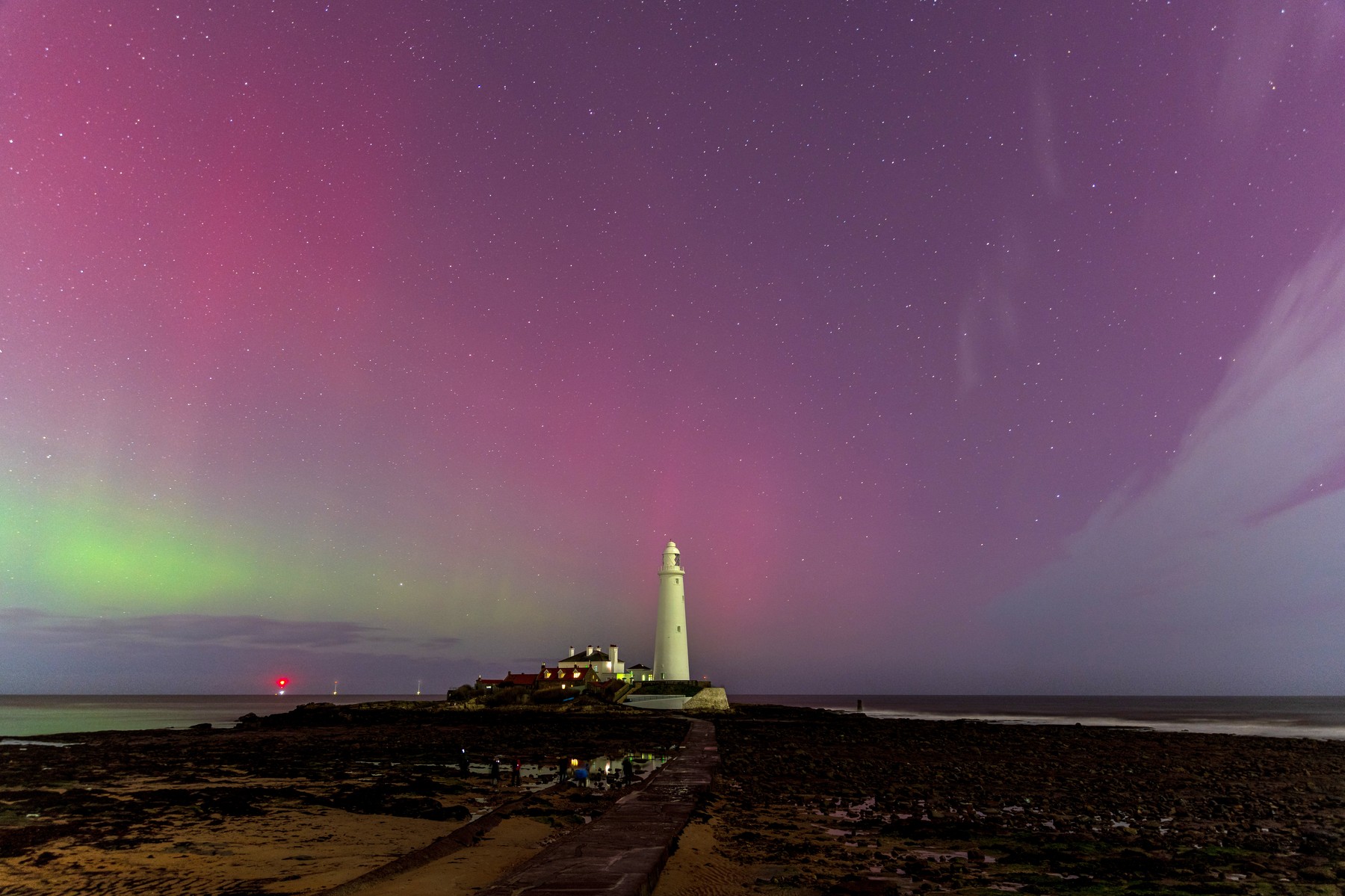 Furtunile solare au produs aurore boreale colorate în locuri neașteptate, inclusiv în mai multe zone din Europa și SUA