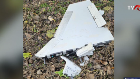 Dronă rusească de 2,5 metri, descoperită pe malul unui iaz din centrul Republicii Moldova