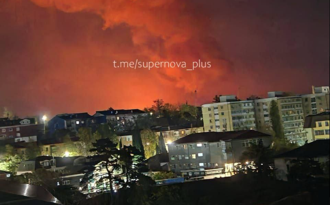 Un petrolier şi mai multe instalaţiile din portul rus Tuapse de la Marea Neagră, avariate de drone ucrainene