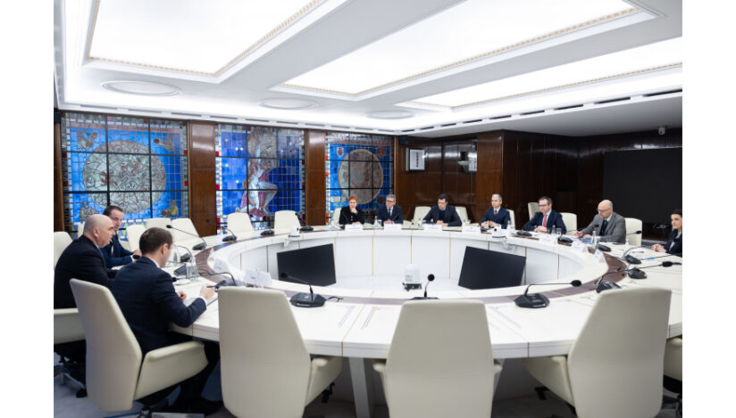 Care sunt cele două scenarii ale Guvernului pentru impozitul minim pe cifra de afaceri și salariul minim în 2026