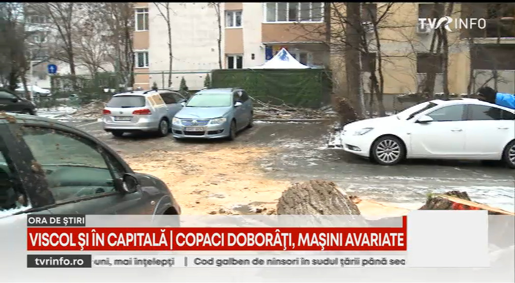 Vreme de iarnă în Capitală, cu viscol, ghețuș și 10 mașini avariate. Întârzieri pe calea ferată și pe aeroporturi