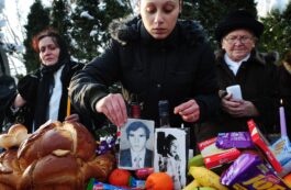 18 decembrie 1989, o nouă zi însângerată la Timișoara. S-a cântat „Deșteaptă-te române”, iar comuniștii au vrut să șteargă urmele masacrului