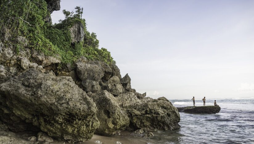 Tragedie în Indonezia: patru turiști spanioli, dispăruți după un naufragiu