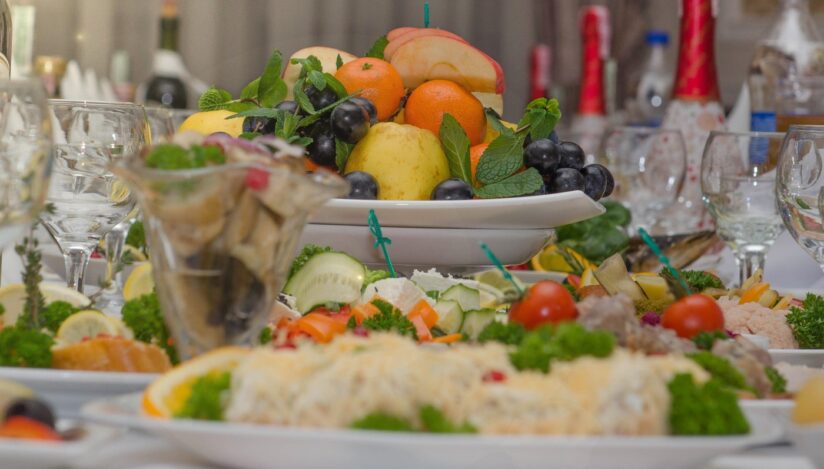 De ce ne enervăm de Crăciun: prea multe obligații, prea puține limite. Casele impecabile, mesele perfecte ascund adesea epuizare și un critic interior sever