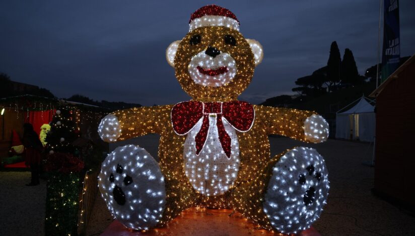 Politico: Cum a „furat” extrema dreaptă Crăciunul