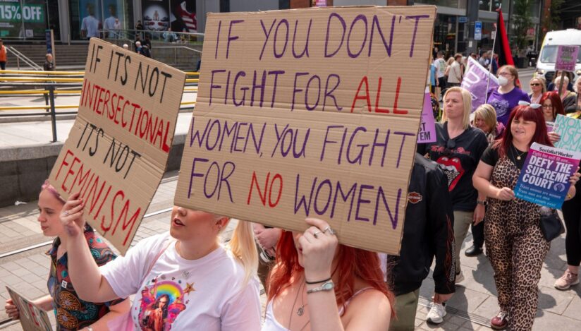 Profesorii din Anglia vor fi instruiți să identifice din timp semnele de misoginie la băieți. Premierul Keir Starmer:  Peste 40% dintre tineri au o percepție pozitivă asupra influencerului controversat Andrew Tate