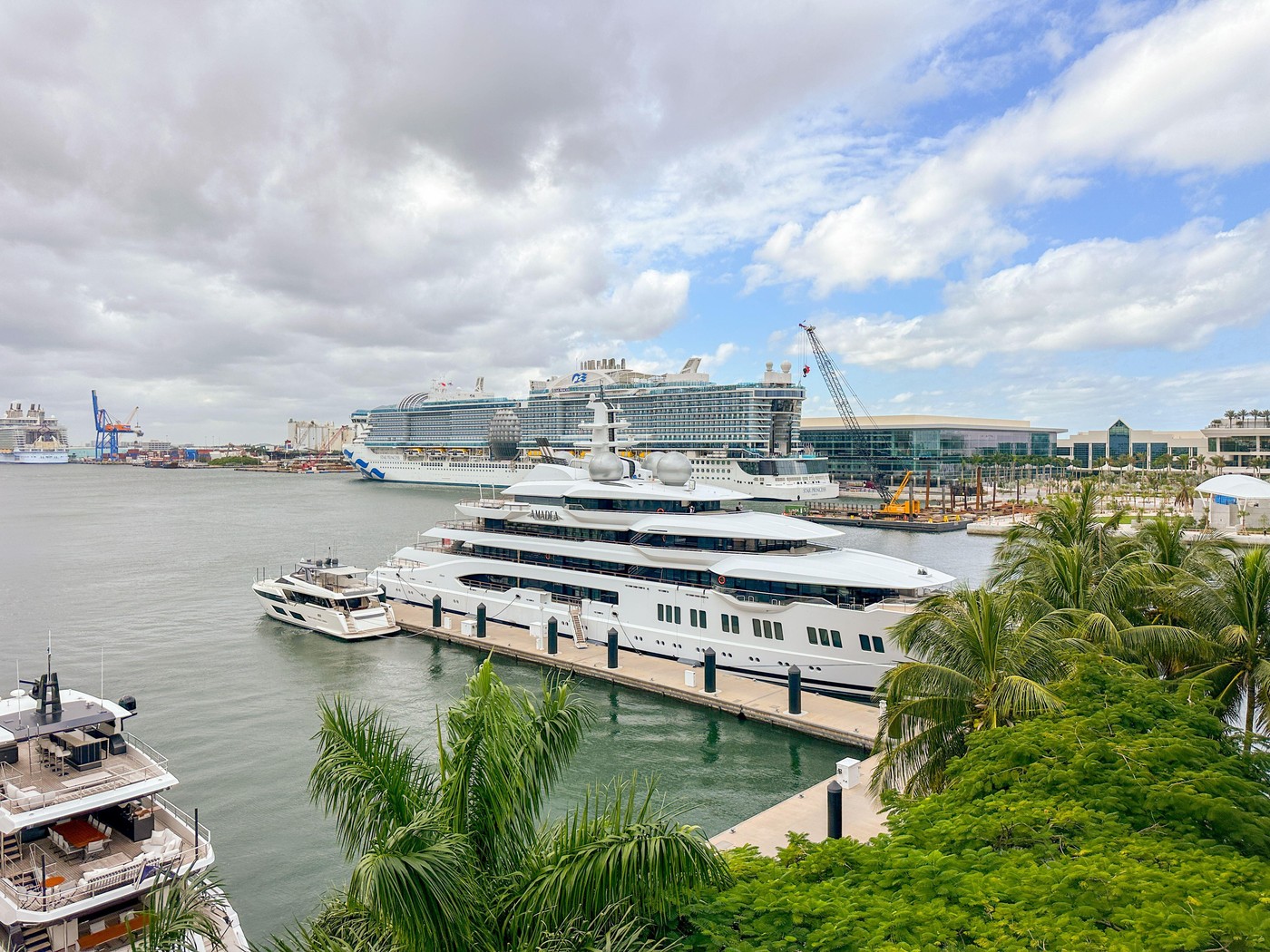 BBC. Bogați și fără voce: cum i-a ținut Putin de partea sa pe miliardarii ruși în timpul războiului