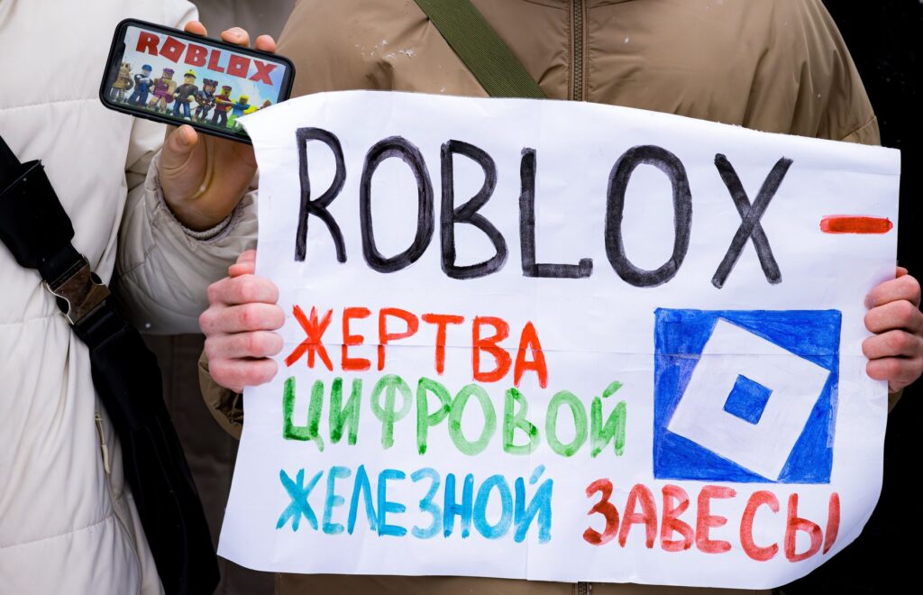 Proteste în Rusia, după blocarea accesului la platforma americană de jocuri online Roblox