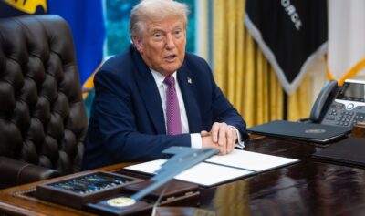 Donald Trump la birou / Profimedia