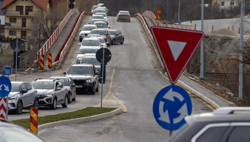 Trafic intens şi coloane de maşini pe Valea Prahovei