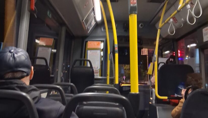 SIBIU Un bărbat a murit într-un autobuz pentru că niciunul dintre pasageri n-a alertat șoferul, ca să nu li se întrerupă călătoria