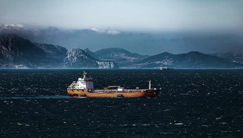 Petroliere operate de companii greceşti, atacate cu drone în Marea Neagră