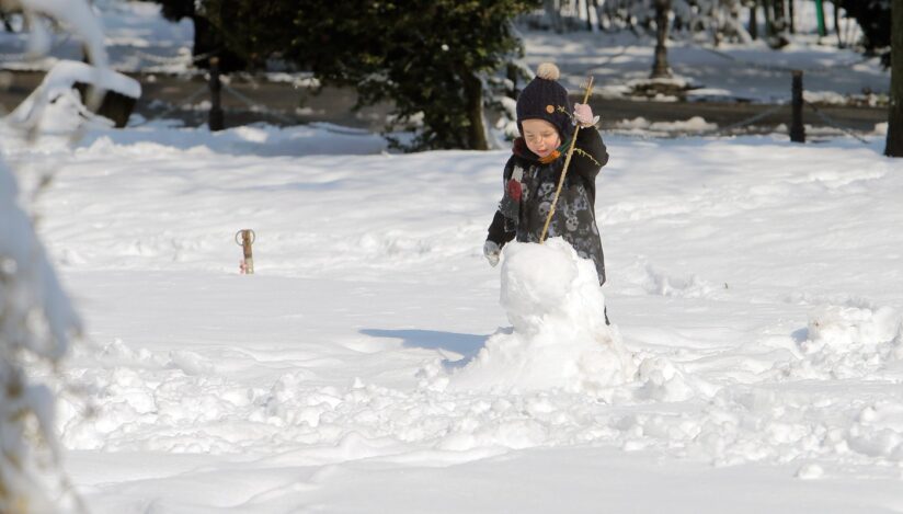 Cursuri suspendate din cauza iernii. Unități de învățământ din mai multe județe vor fi închise joi şi vineri
