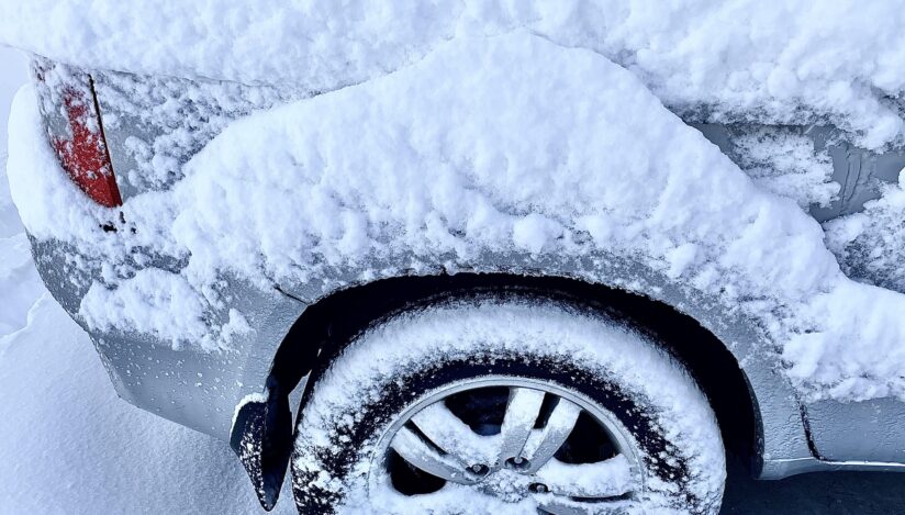 Sfat inedit al Poliției Sibiu pentru șoferi: ‘Imaginați-vă că aveți un tort pe bancheta din spate!’