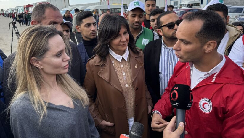 Angelina Jolie, vizită în punctul de trecere Rafah, în timpul unei călătorii umanitare în Egipt