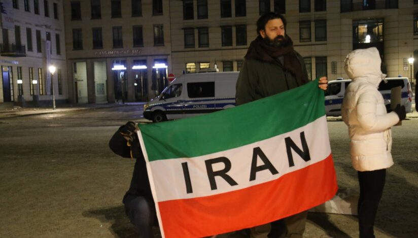 Atacurile în Iran sunt în continuare o opţiune pentru Trump, afirmă Casa Albă