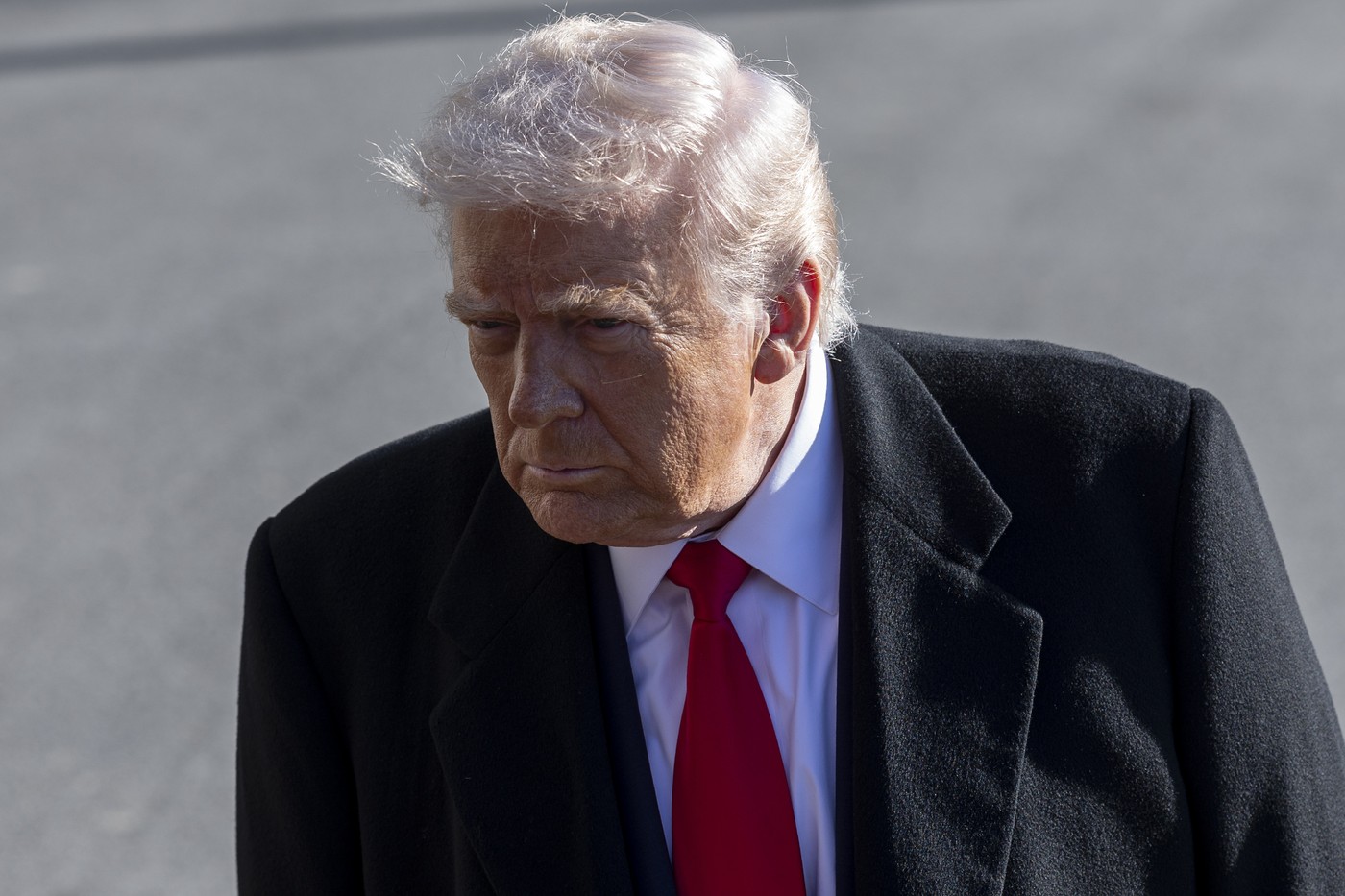 Donald Trump ordonă Pentagonului să cumpere energie electrică de la centralele pe cărbune