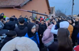 Copilul de 13 ani acuzat de crimă este internat într-un centru al Protecției Copilului. El nu a intrat la cursurile online