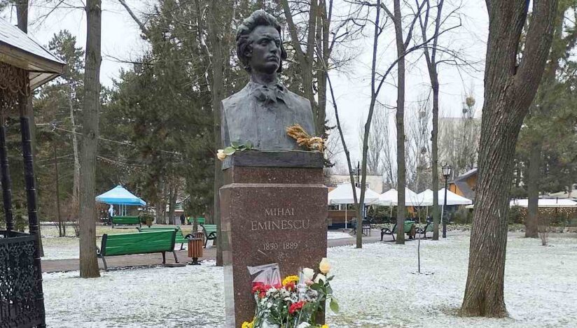Statuia lui Eminescu, Chișinău / Facebook