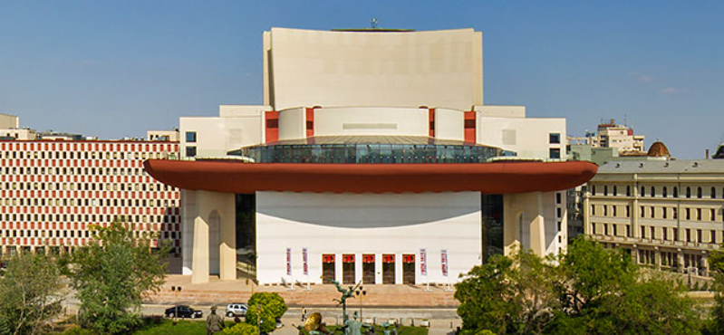 Actorii TNB protestează faţă de proiectul Ministerului Culturii care îi obligă să stea la muncă 8 ore pe zi