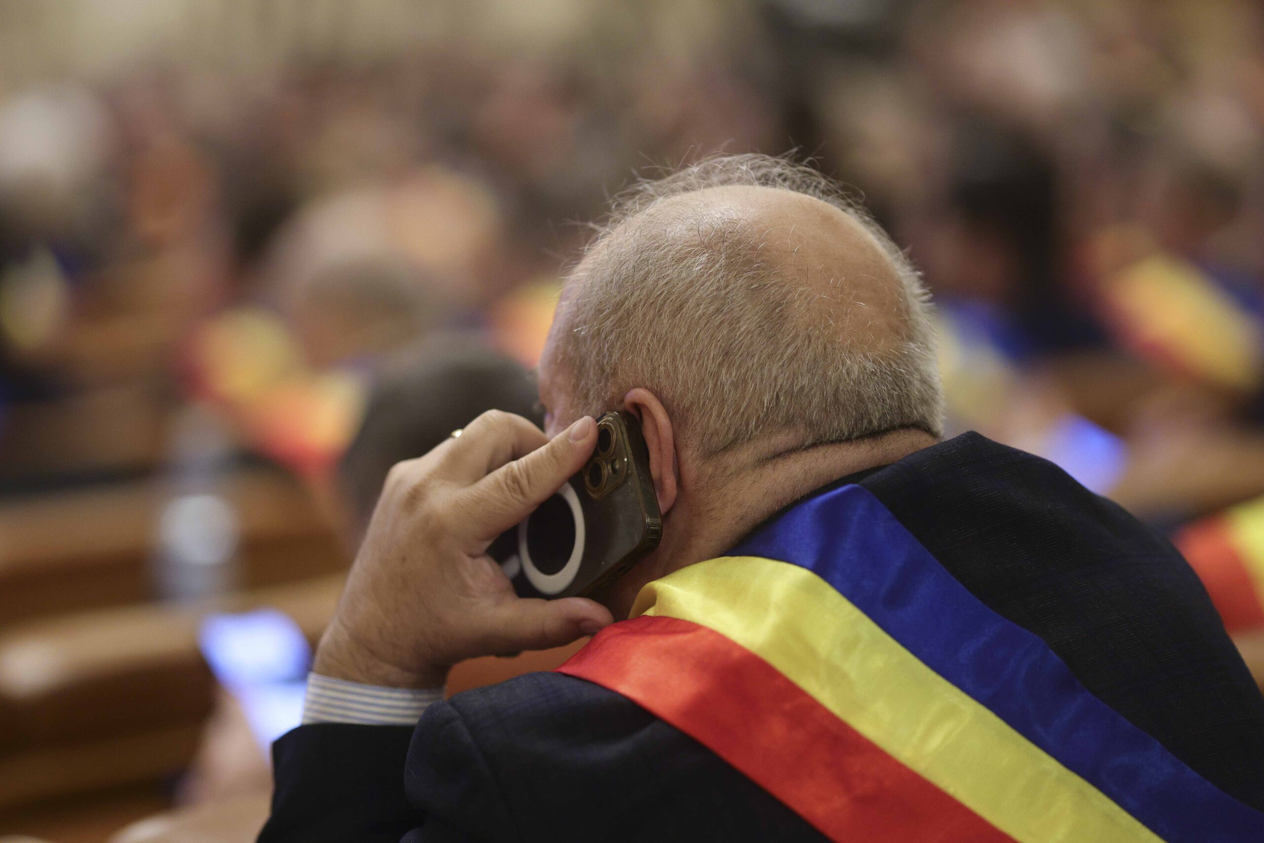 Atmosferă de excursie la venirea primarilor comunali în București. Poze la Parlament, vizită la Catedrala Neamului