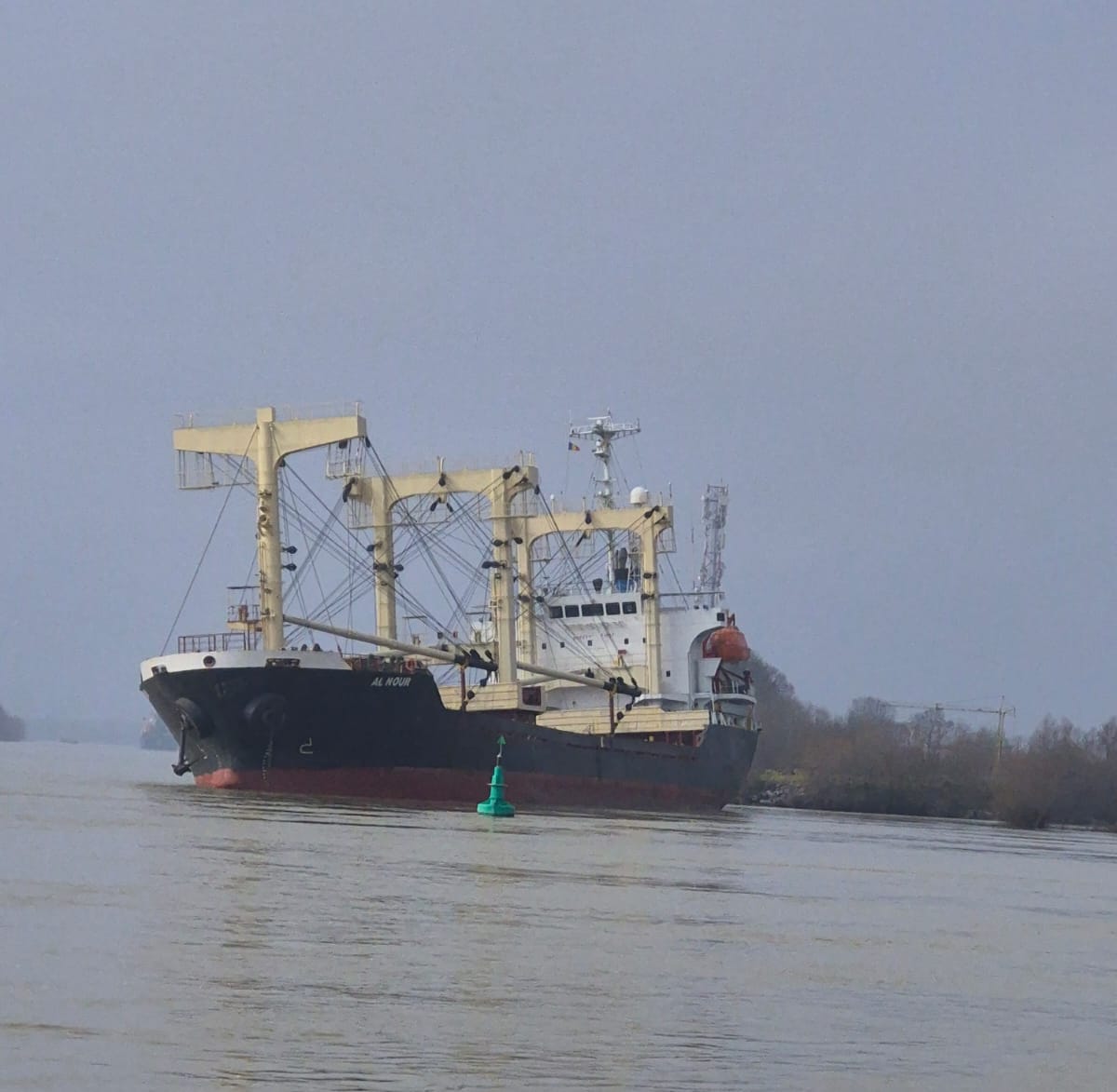 Nava din Comore, încărcată cu 6.000 de tone de soia și care a intrat în mal pe Canalul Sulina, a fost dezeșuată