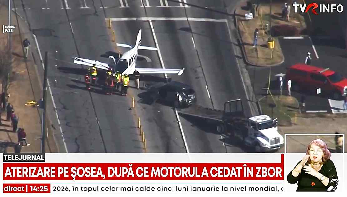 Aterizare ca în filme, pe o șosea aglomerată din Statele Unite